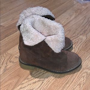 Brown sherpa lined Zara boots
